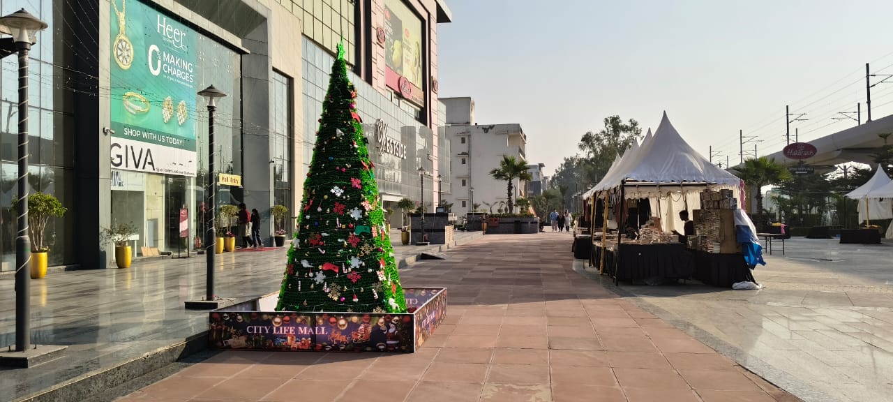  artificial Christmas tree-3